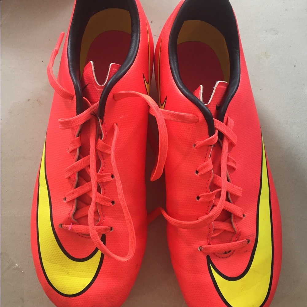 Girls soccer cleats